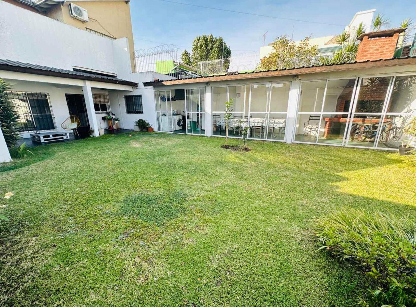 Foto de CASA VENTA AVELLANEDA 6 AMBIENTES JARDIN, imagen 2
