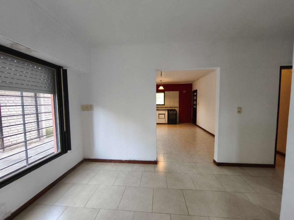 Foto de CASA EN VENTA VILLA ELISA 2 DORMITORIOS JARDIN, imagen 2