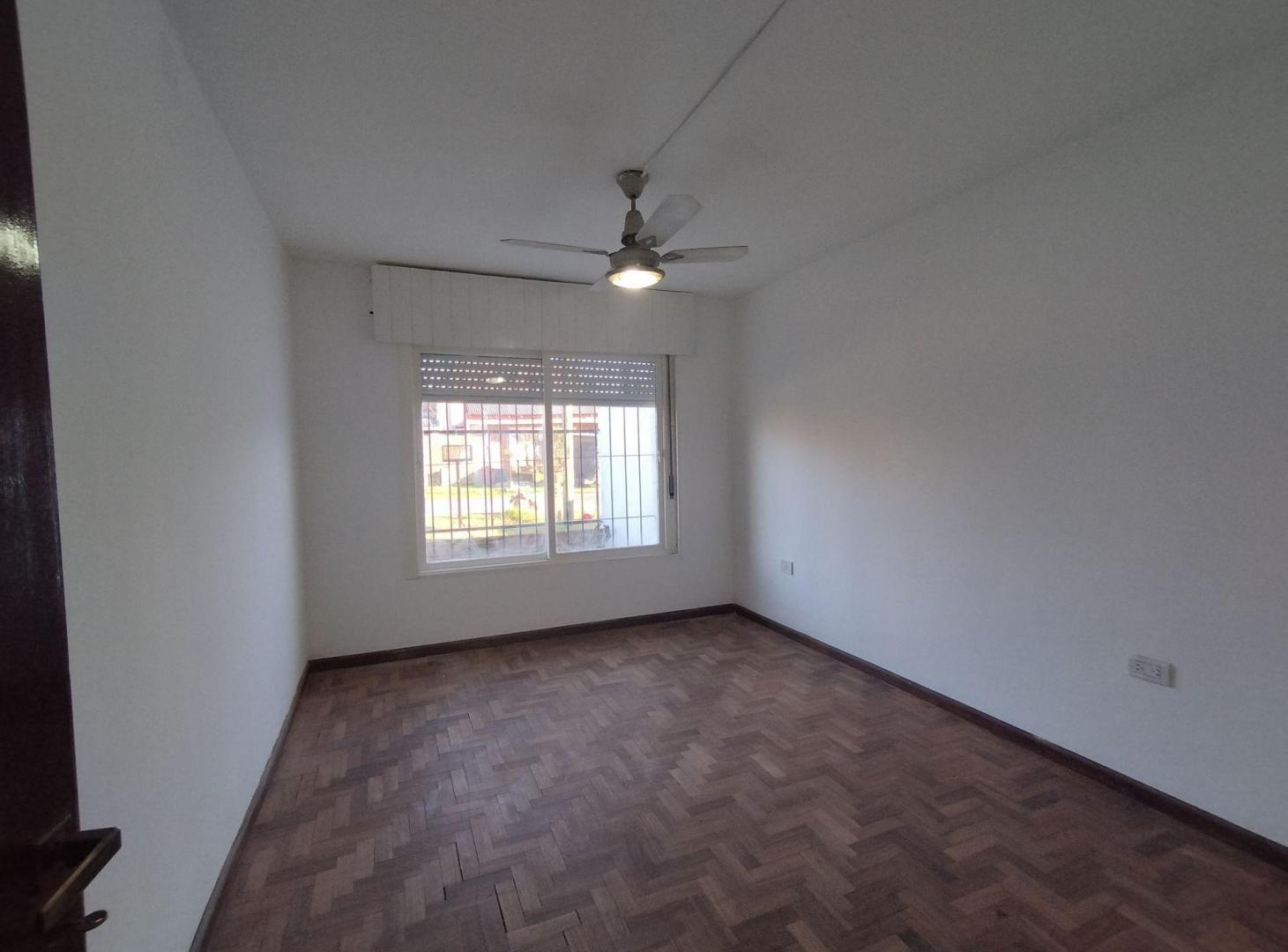 Foto de CASA EN VENTA CITY BELL 2 DORMITORIOS CON COCHERA, imagen 4