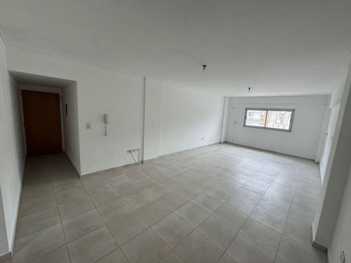 Foto de OFICINA EN VENTA LA PLATA, imagen 2