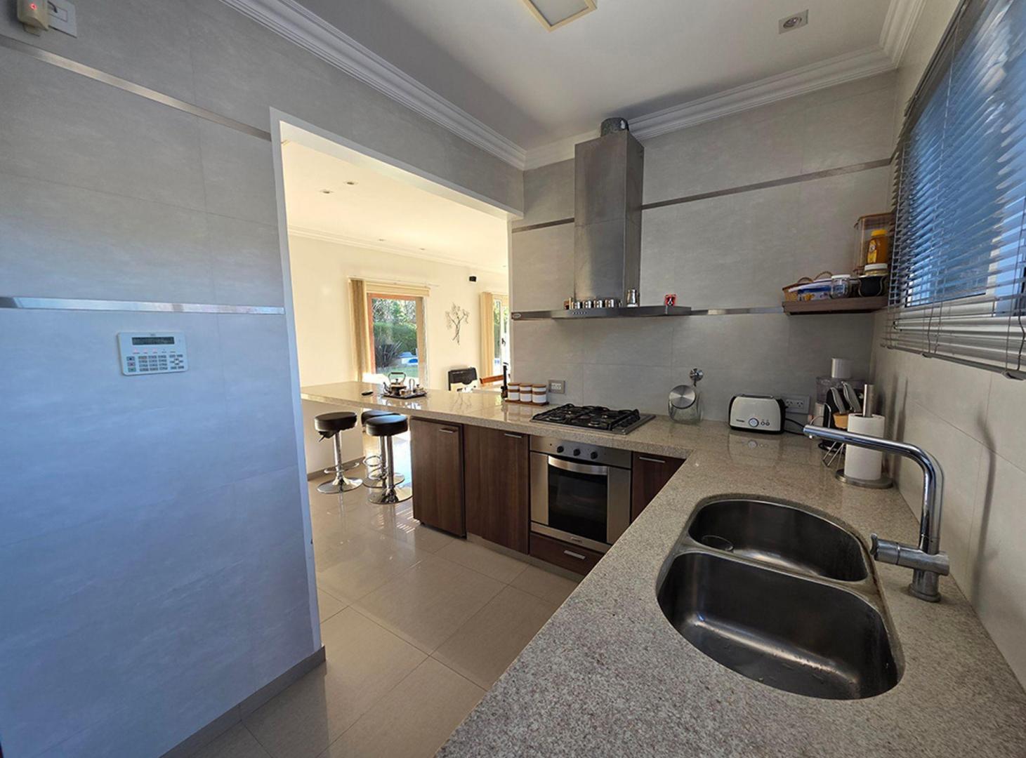 Foto de CASA EN VENTA "BARRIO Dolly II" 3 DORMITORIOS, imagen 4
