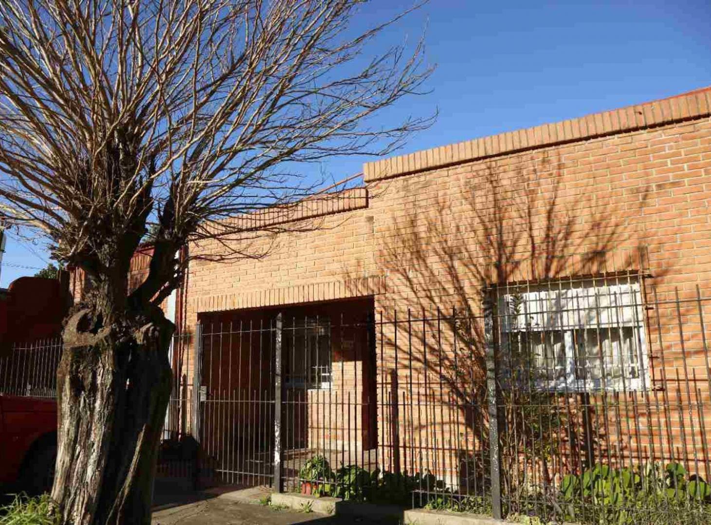 Foto de CASA EN VENTA VILLA ELISA 4 DORMITORIOS CON PARQUE, imagen 2