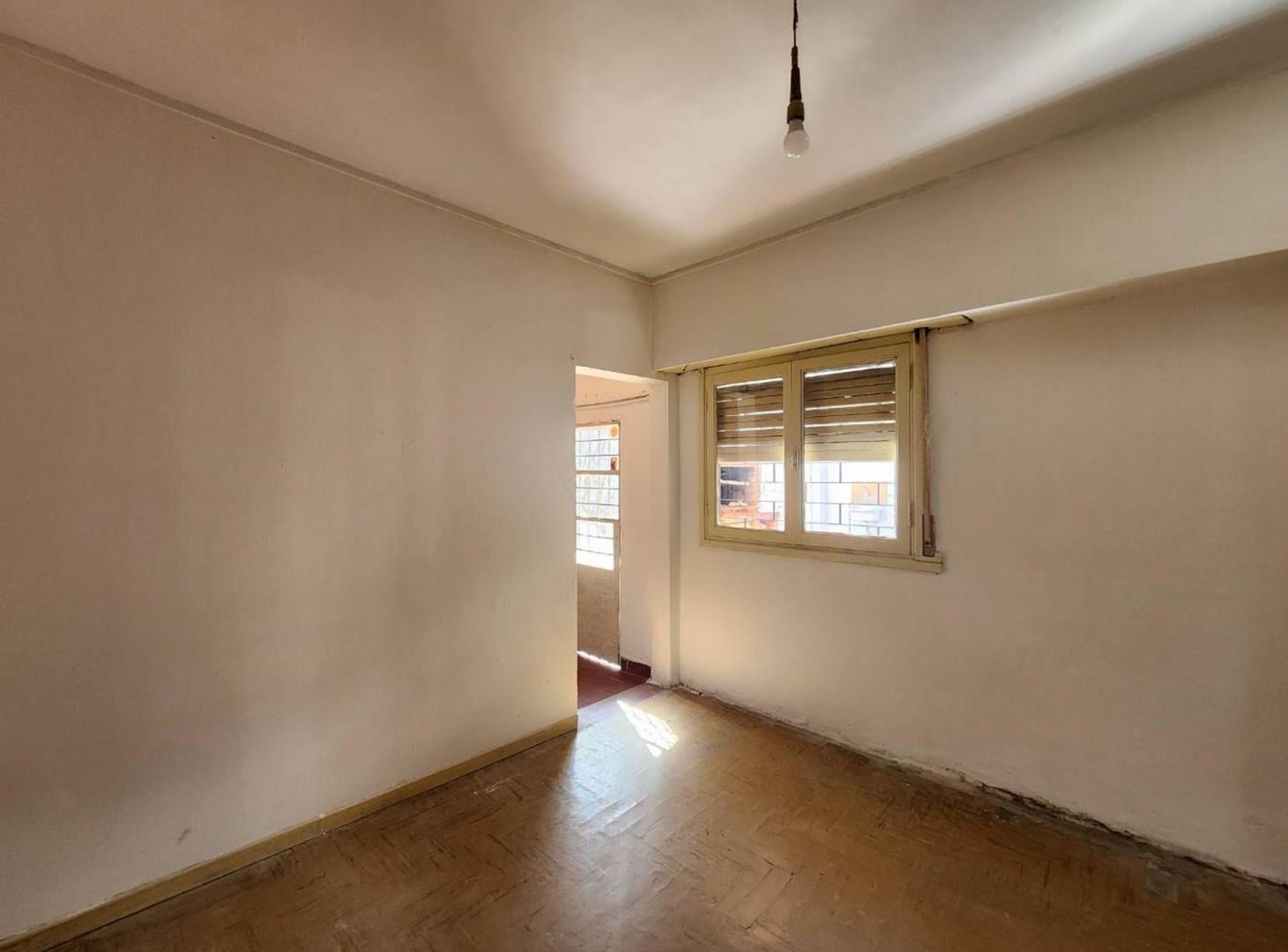 Foto de CASA EN VENTA LA PLATA DOS DORMITORIOS Y COCHERA, imagen 2