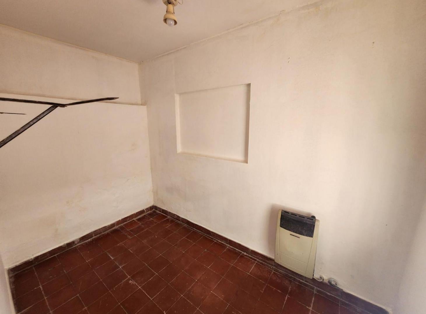 Foto de CASA EN VENTA LA PLATA DOS DORMITORIOS Y COCHERA, imagen 3