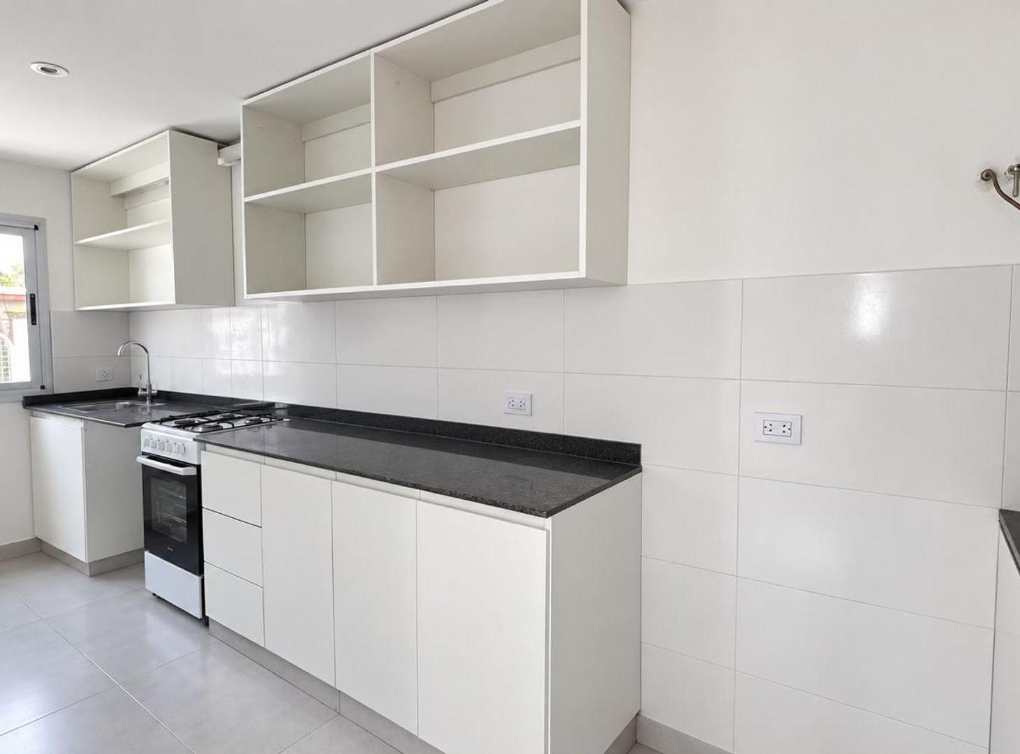 Foto de Casa Venta Gonnet 2 Dormitorio Patio Reciclada, imagen 3