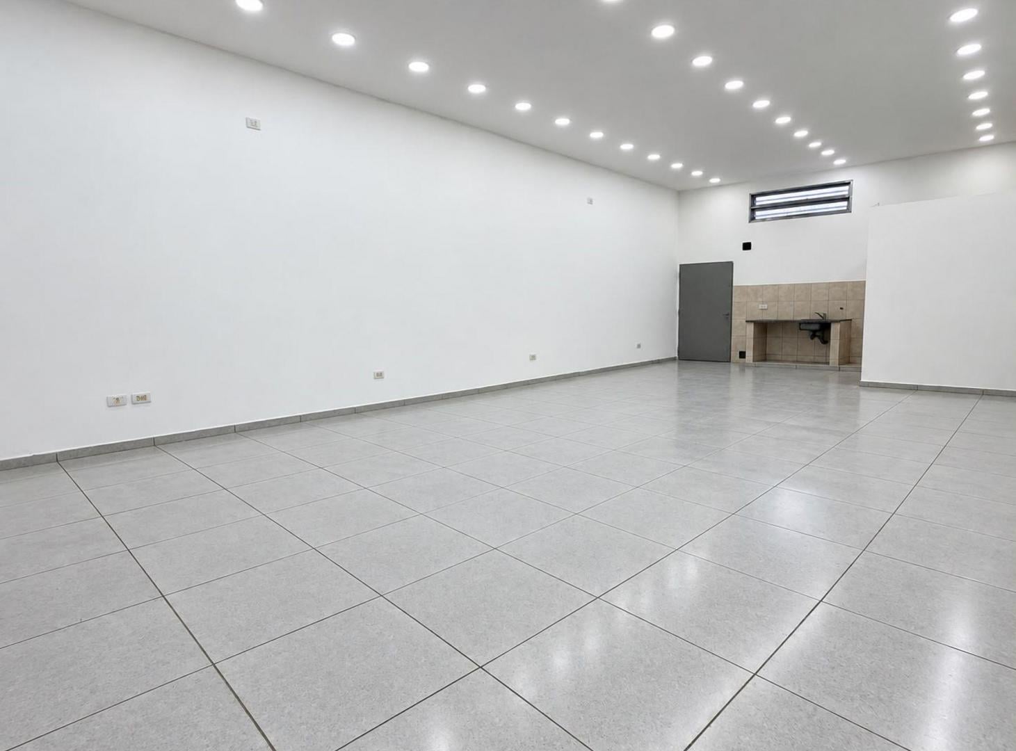 Foto de LOCAL COMERCIAL EN ALQUILER LA PLATA, imagen 1