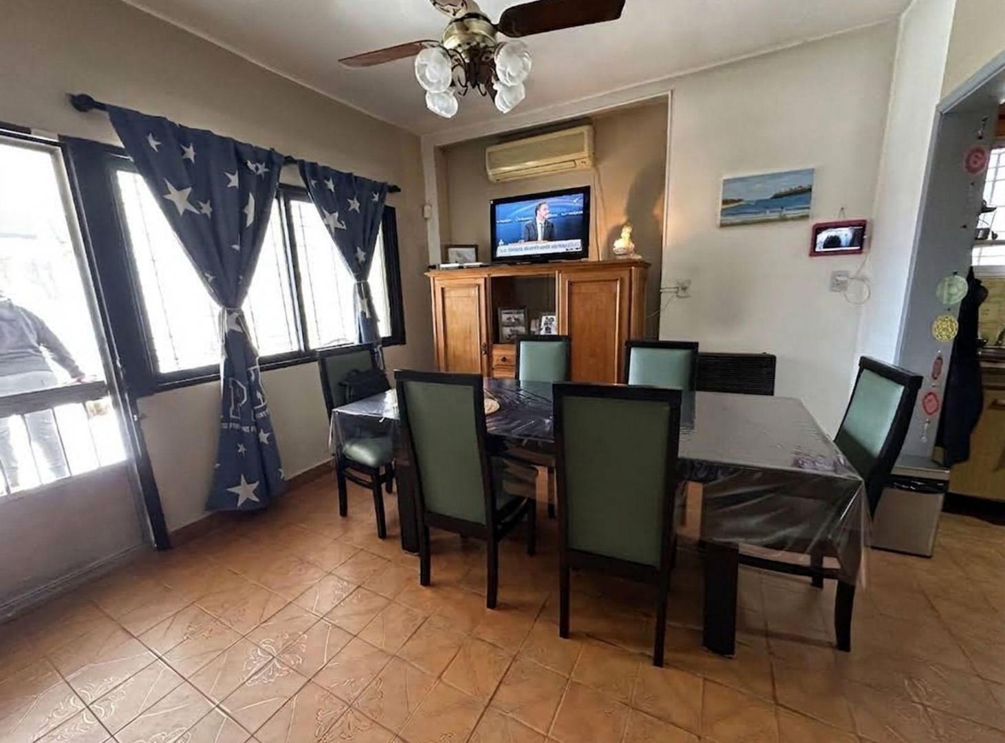 Foto de CASA EN VENTA BERNAL, 3 AMBIENTES, PATIO Y LOCAL, imagen 4