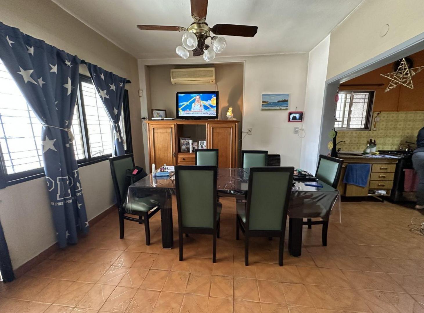 Foto de CASA EN VENTA BERNAL, 3 AMBIENTES, PATIO Y LOCAL, imagen 2