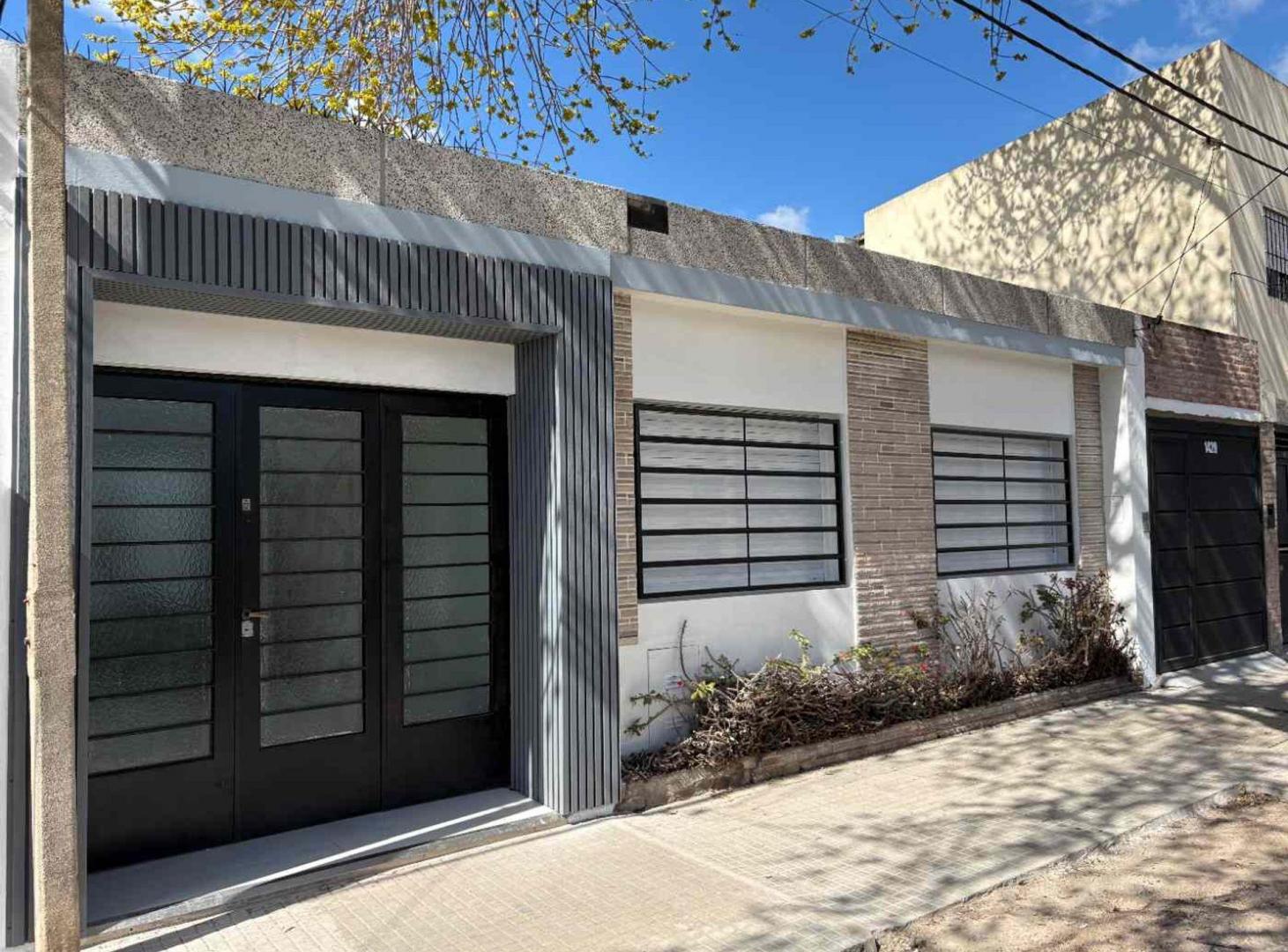 Foto de CASA EN VENTA LA PLATA 2 DORMITORIOS Y PILETA, imagen 1