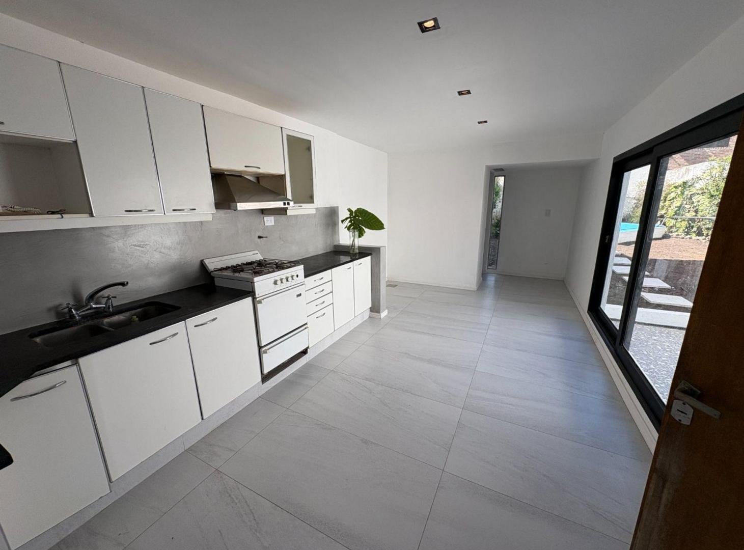 Foto de CASA EN VENTA LA PLATA 2 DORMITORIOS Y PILETA, imagen 4