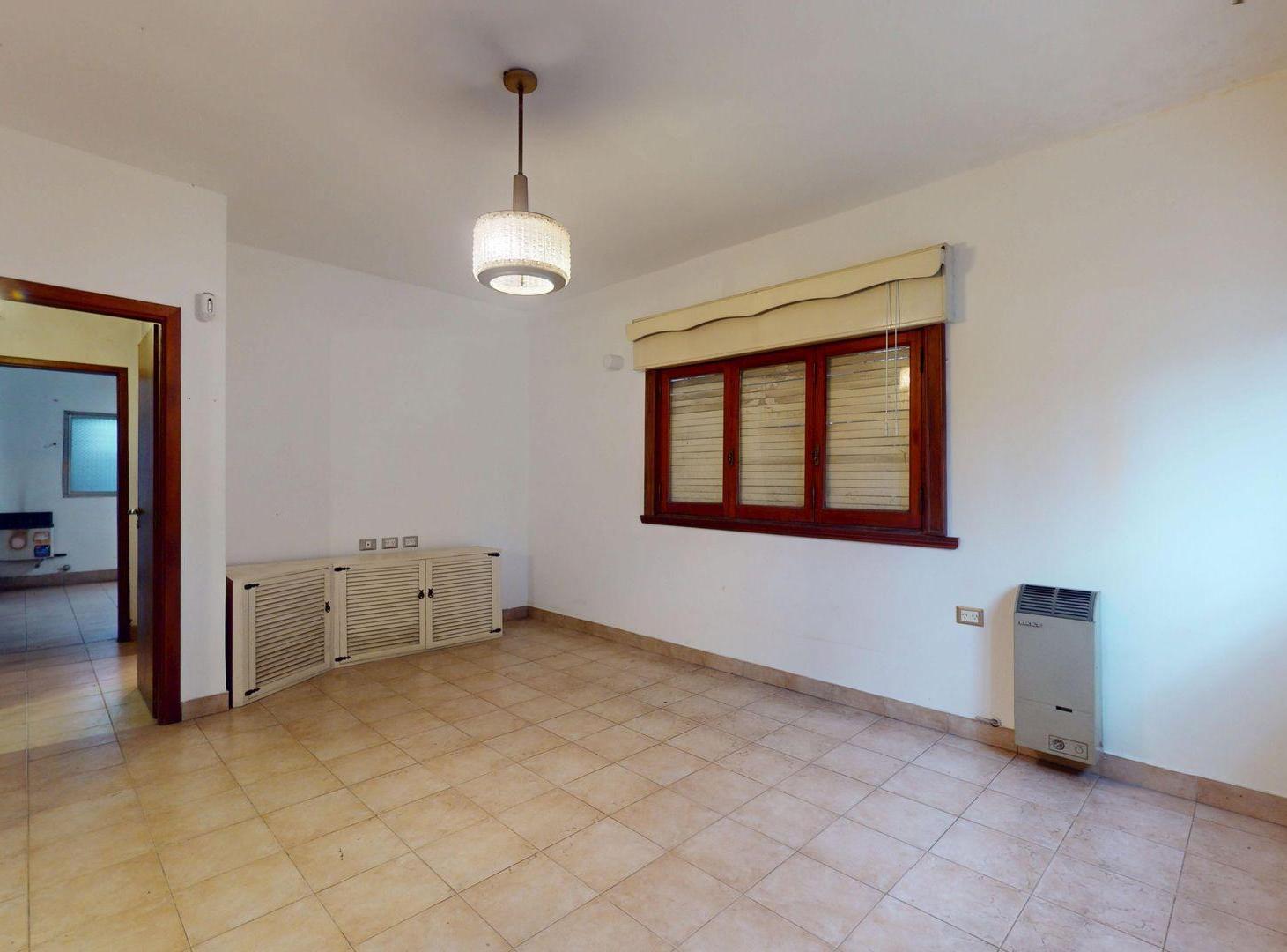 Foto de CASA MULTIFAMILIAR EN VENTA BURZACO 7 AMBIENTES, imagen 1