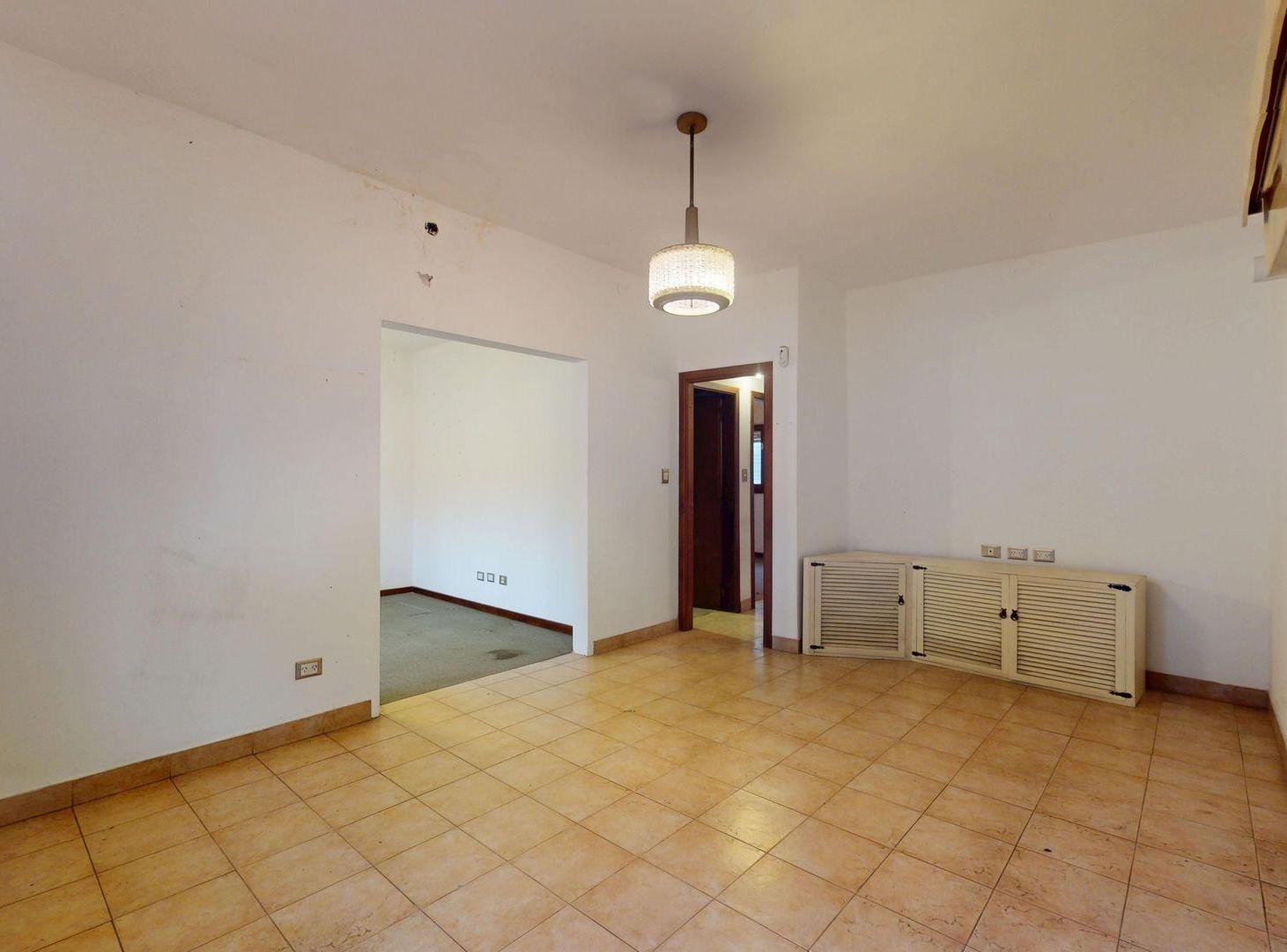 Foto de CASA MULTIFAMILIAR EN VENTA BURZACO 7 AMBIENTES, imagen 4