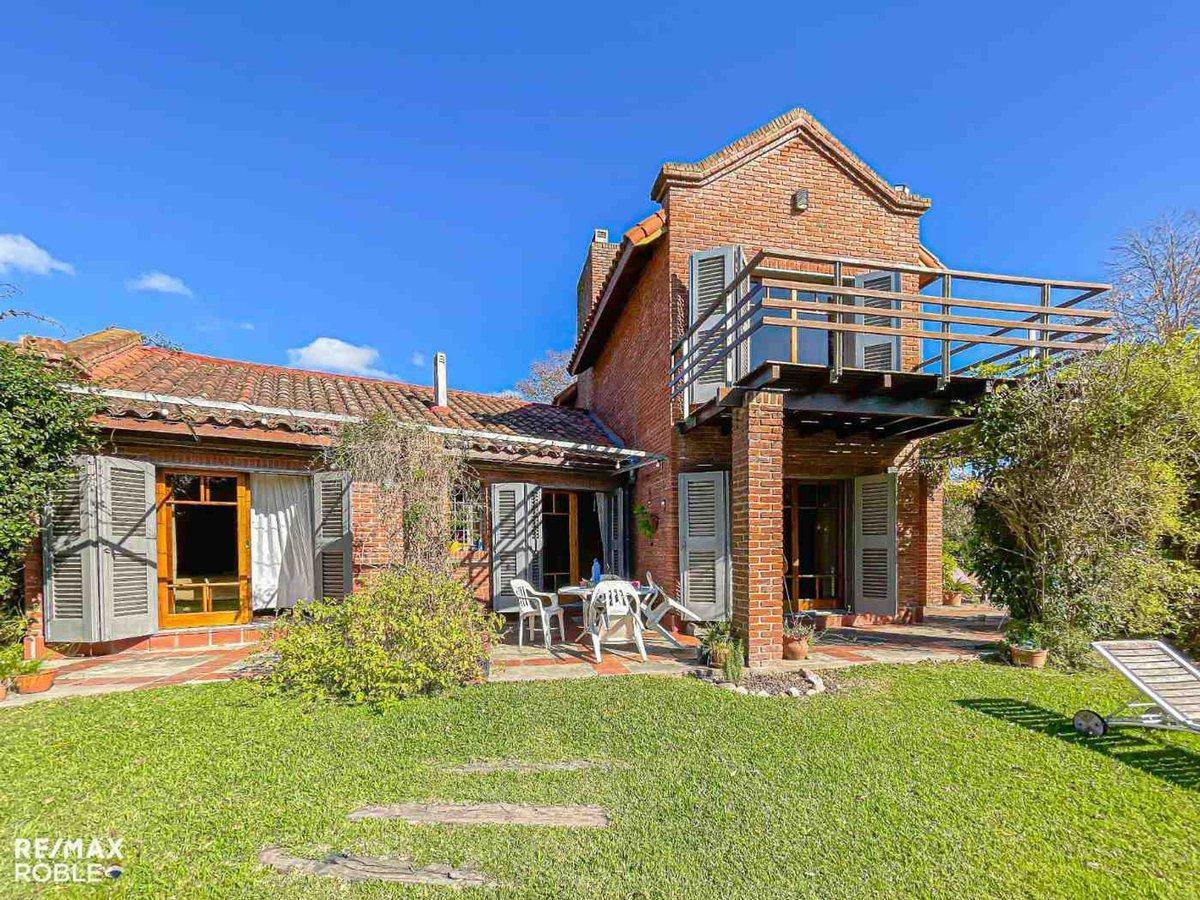 Foto de Casa en venta Villa Elisa 3 dormitorios con parque, imagen 1