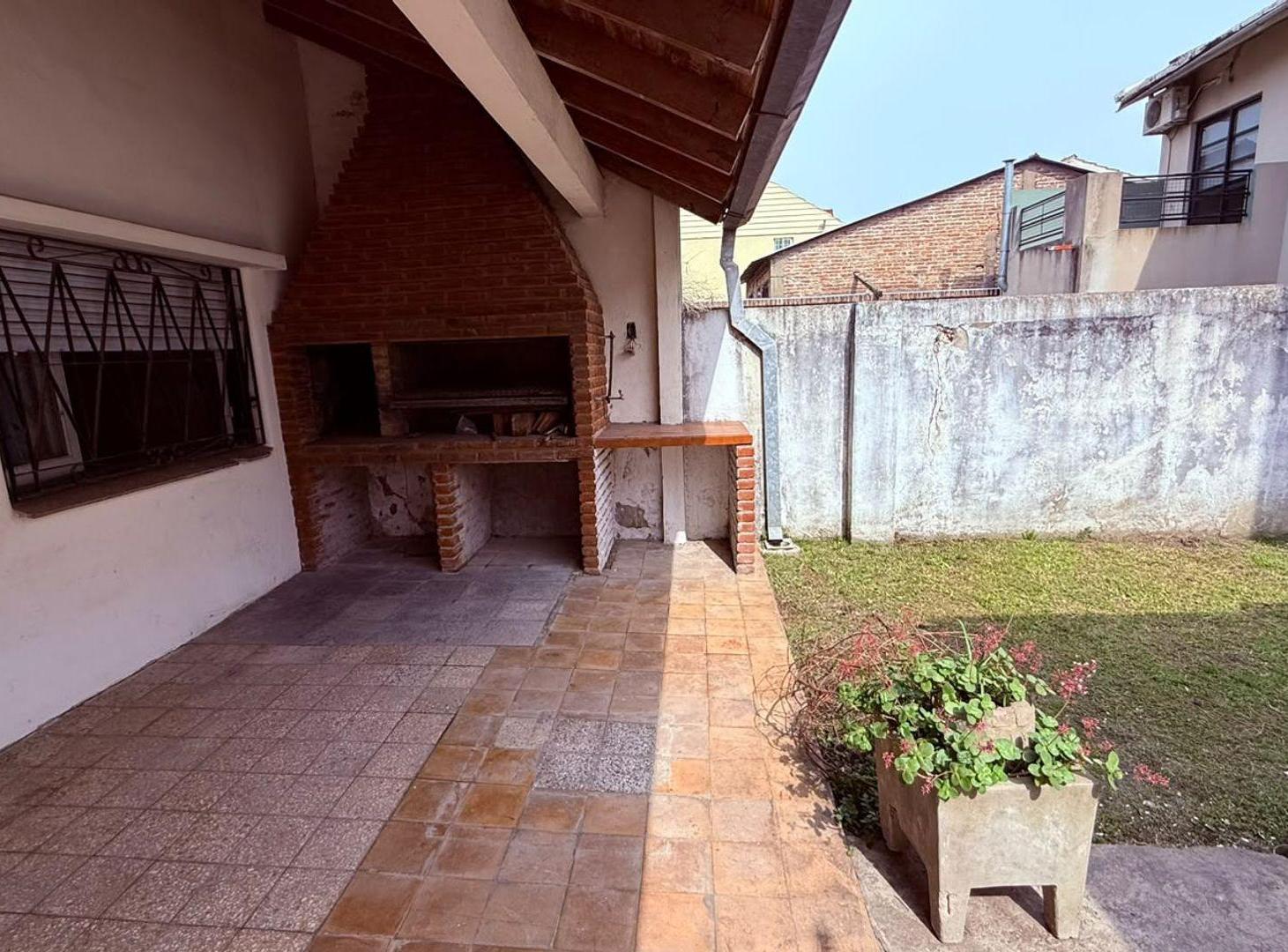 Foto de CASA EN VENTA WILDE 4 AMBIENTES PATIO APTA CREDITO, imagen 1