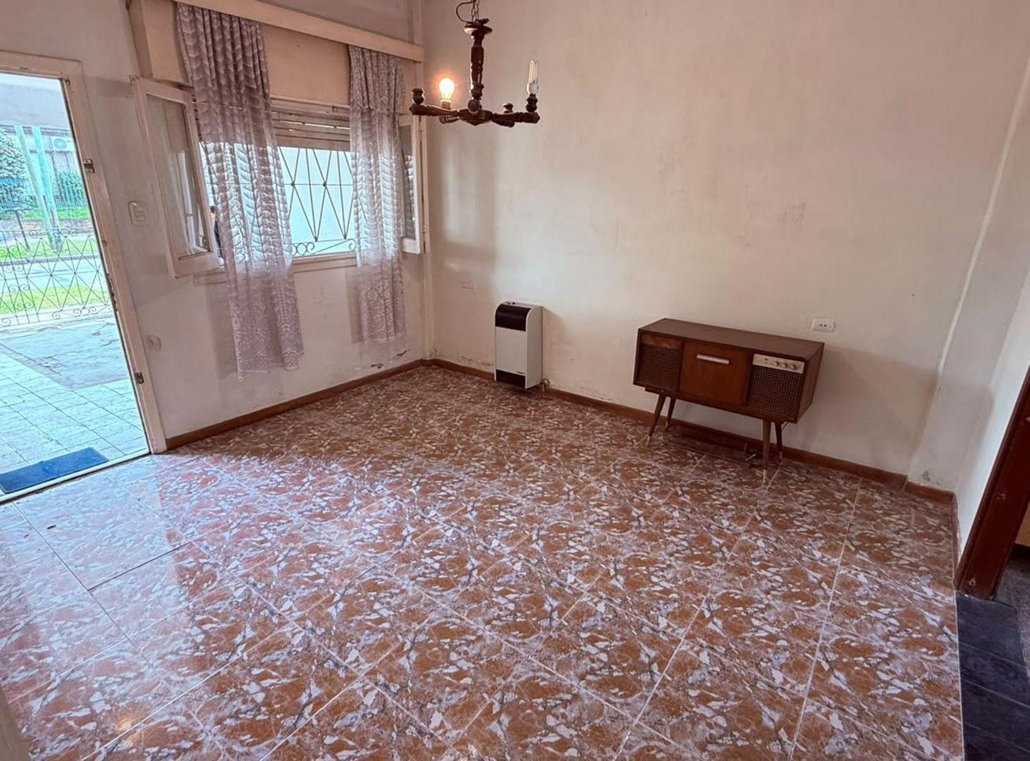 Foto de CASA EN VENTA WILDE 4 AMBIENTES PATIO APTA CREDITO, imagen 2