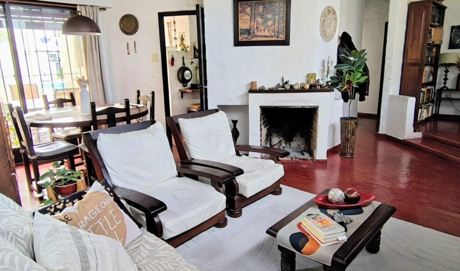 Foto de CASA A LA VENTA EN GONNET CON PILETA Y QUINCHO, imagen 1