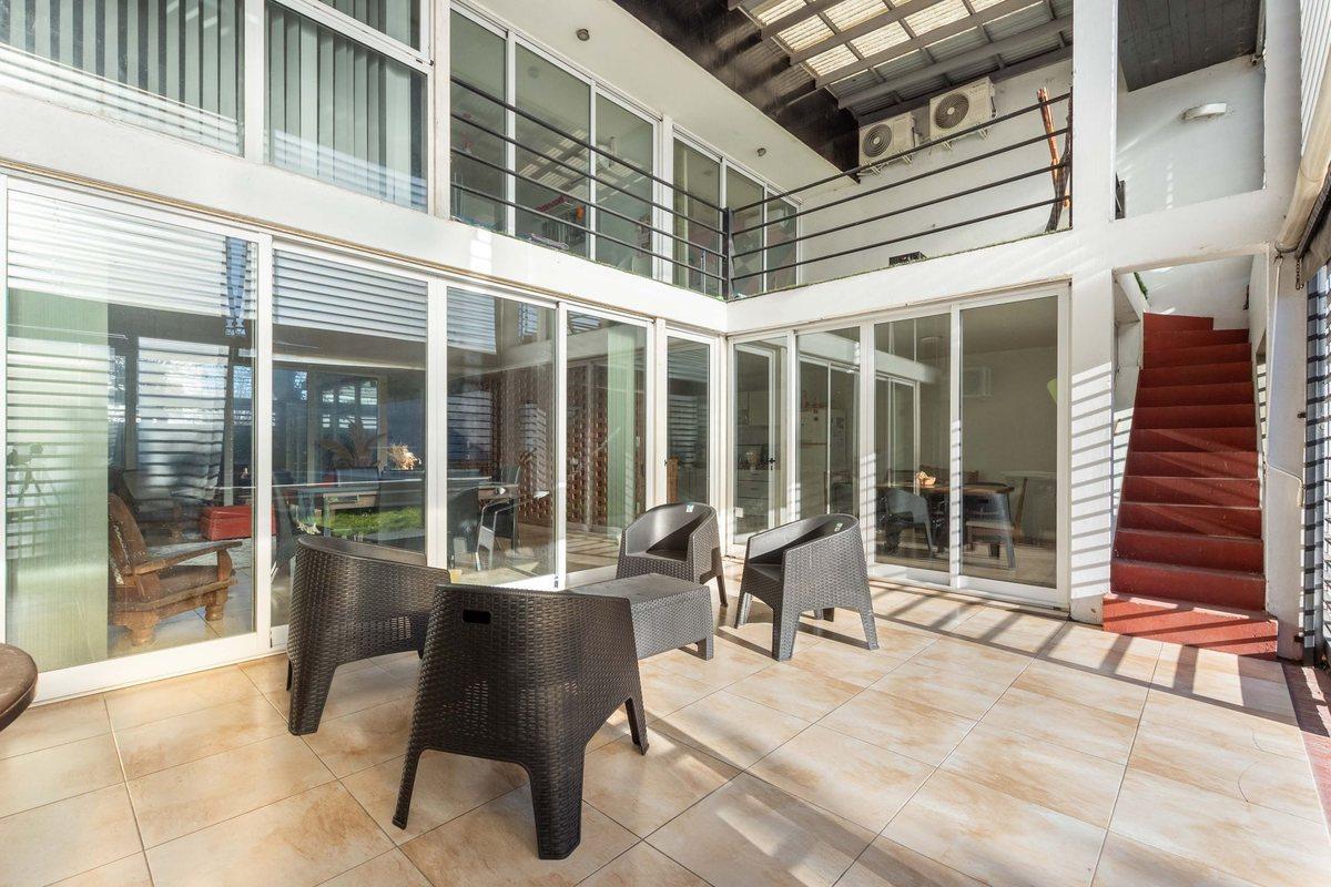 Foto de CASA EN VENTA LA PLATA COCHERA DOBLE Y PILETA, imagen 3