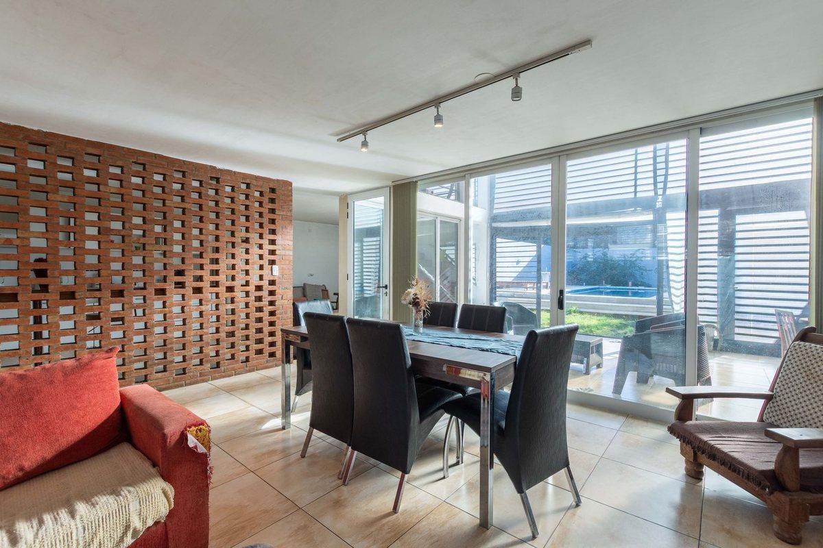 Foto de CASA EN VENTA LA PLATA COCHERA DOBLE Y PILETA, imagen 5