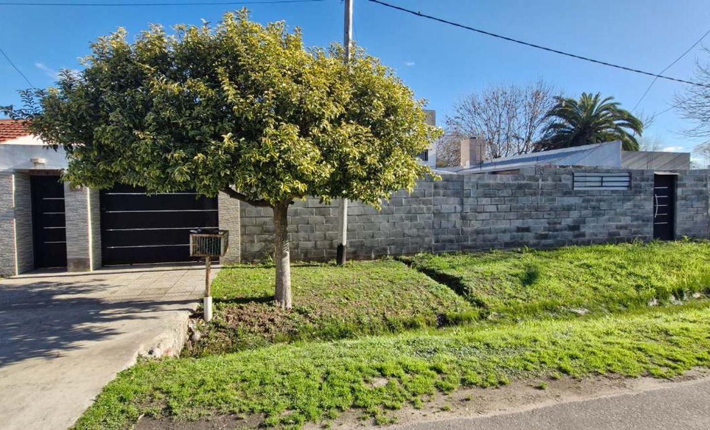 Foto de CASA EN VENTA SAN CARLOS 4 DORMITORIOS PILETA, imagen 1