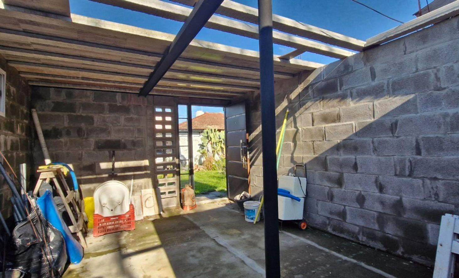 Foto de CASA EN VENTA SAN CARLOS 4 DORMITORIOS PILETA, imagen 3