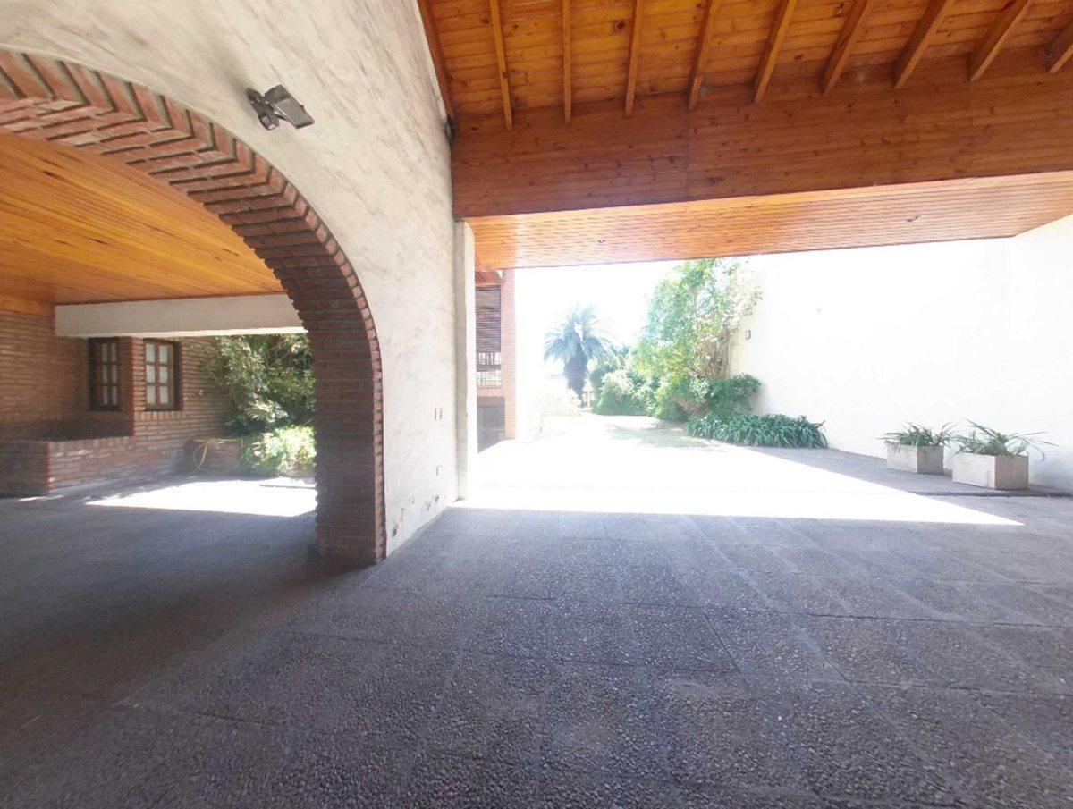 Foto de CASA VENTA LA PLATA 4 DORMITORIOS QUINCHO PILETA, imagen 5