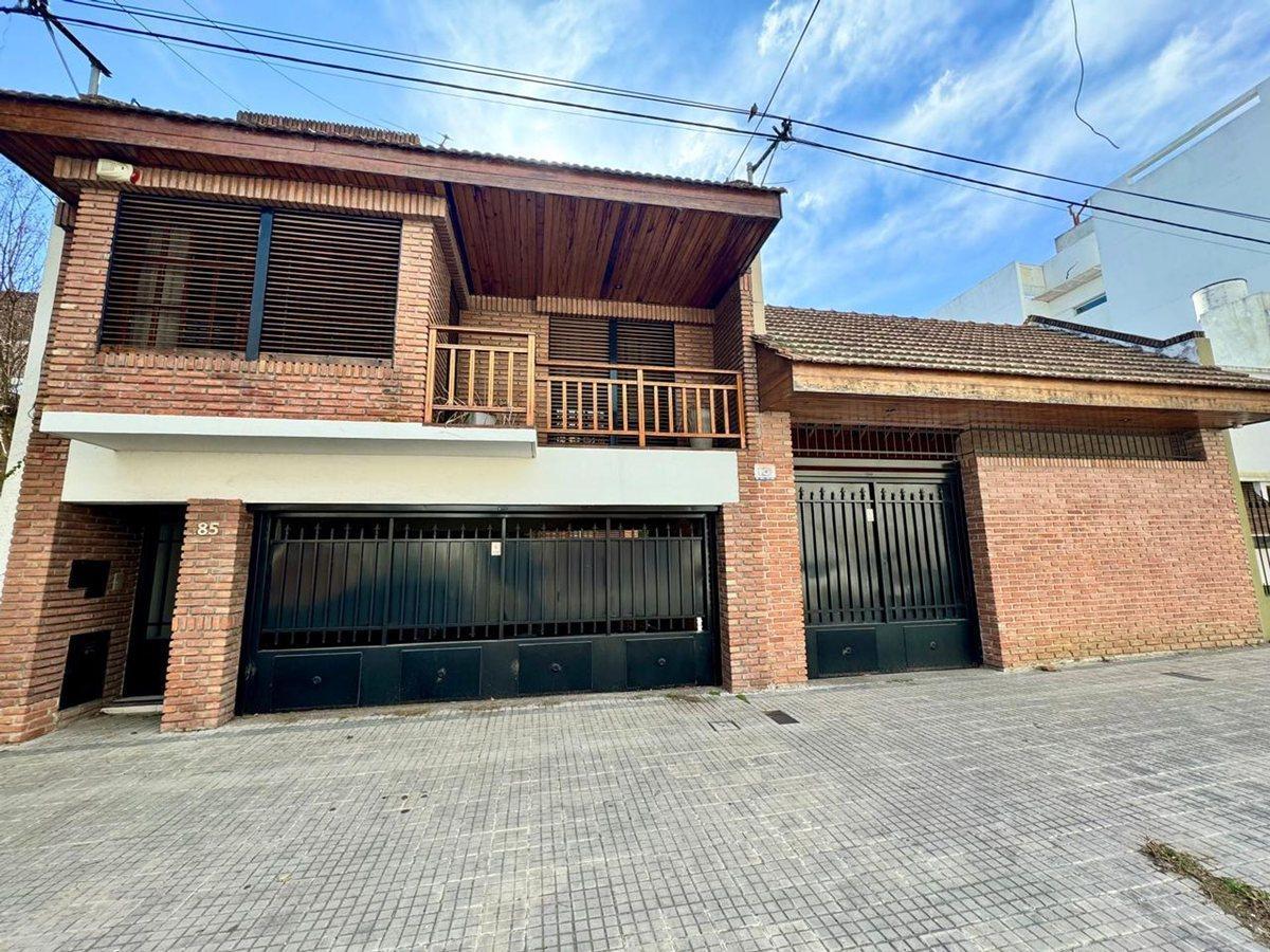 Foto de CASA VENTA LA PLATA 4 DORMITORIOS QUINCHO PILETA, imagen 4