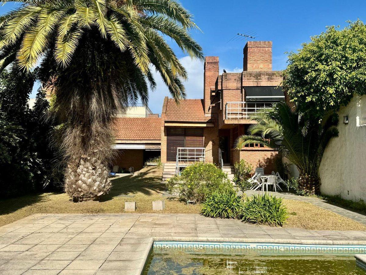 Foto de CASA VENTA LA PLATA 4 DORMITORIOS QUINCHO PILETA, imagen 1
