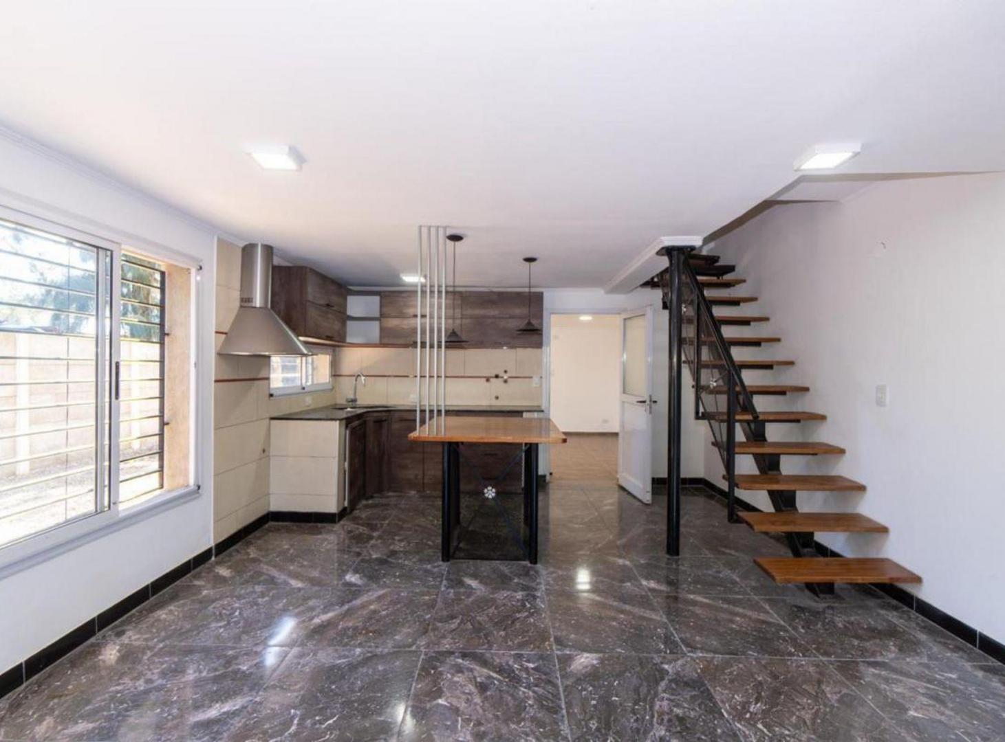 Foto de CASA VENTA SICARDI 4 DORMITORIOS PARQUE ESCRITURA, imagen 5