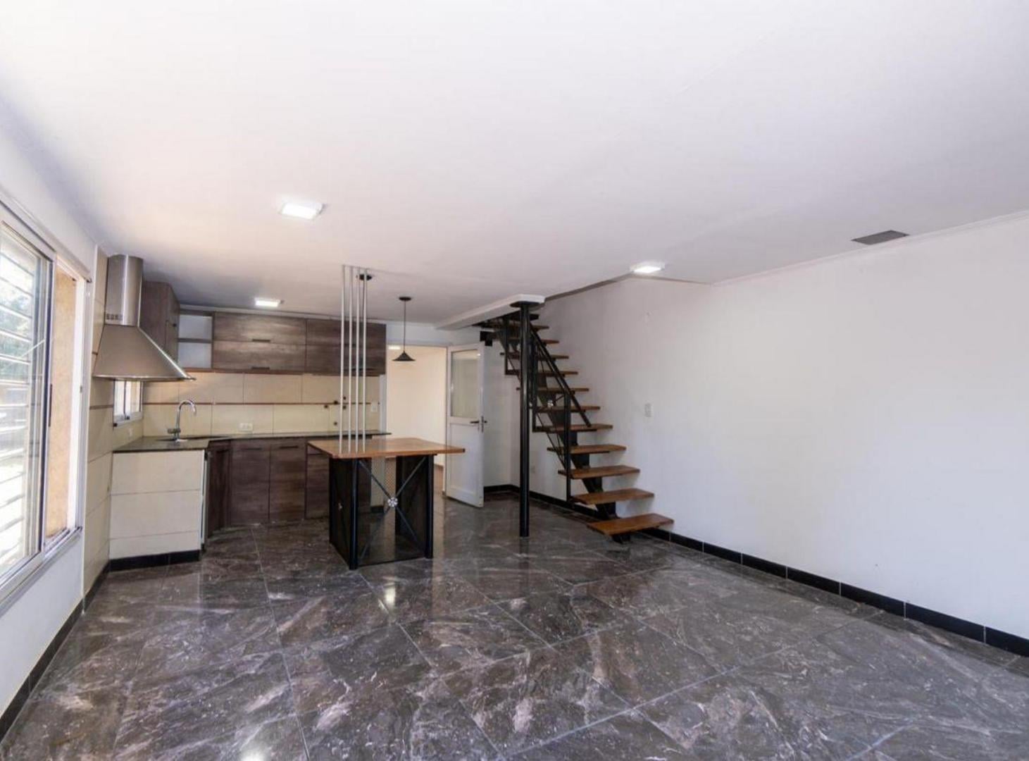 Foto de CASA VENTA SICARDI 4 DORMITORIOS PARQUE ESCRITURA, imagen 2