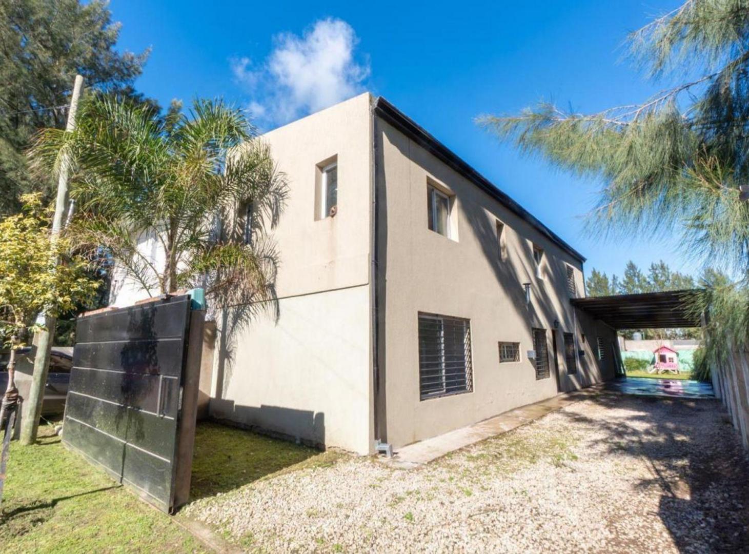 Foto de CASA VENTA SICARDI 4 DORMITORIOS PARQUE ESCRITURA, imagen 1