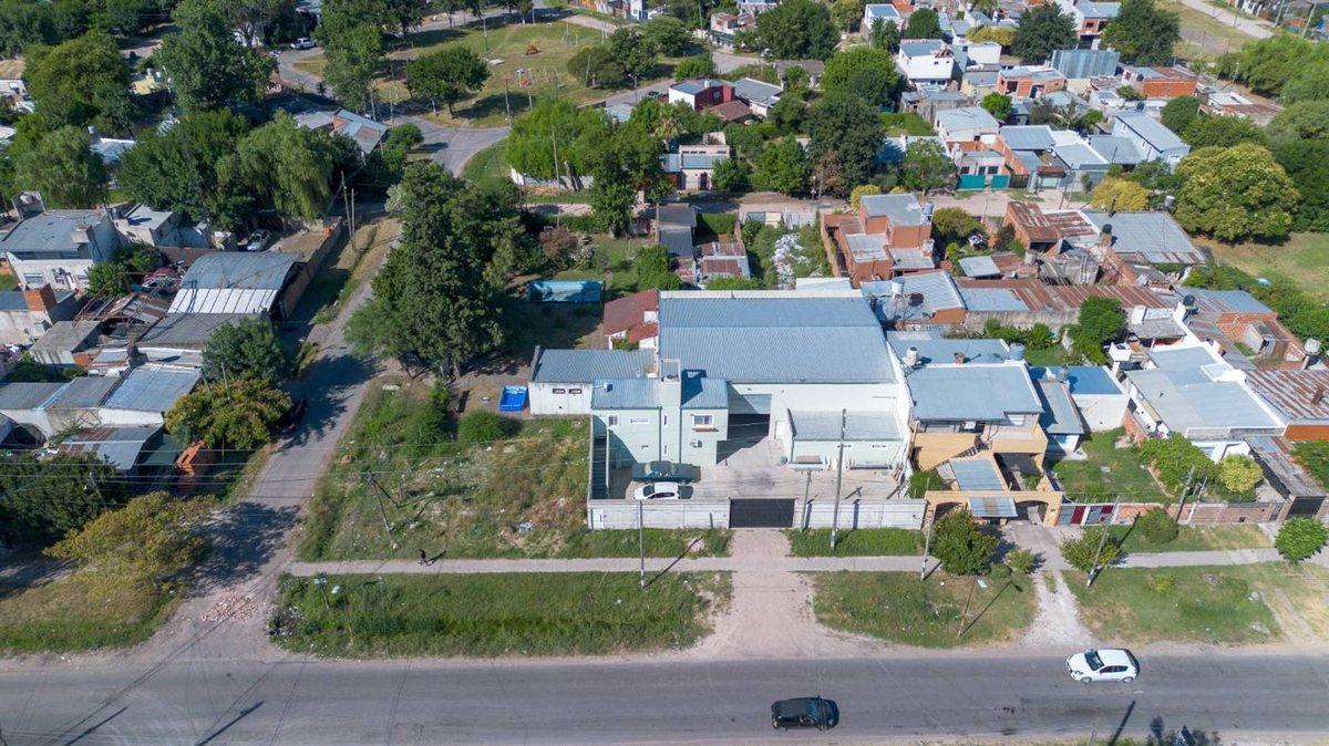 Foto de Galpón Venta La Plata con oficina y departamento., imagen 2