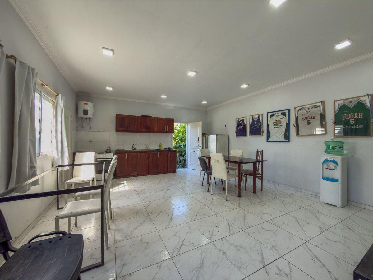 Foto de Galpón Venta La Plata con oficina y departamento., imagen 5