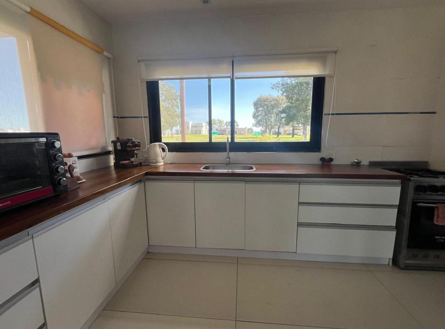 Foto de CASA VENTA AREA 60 LA VICTORIA PERMUTA/FINANCIA, imagen 2