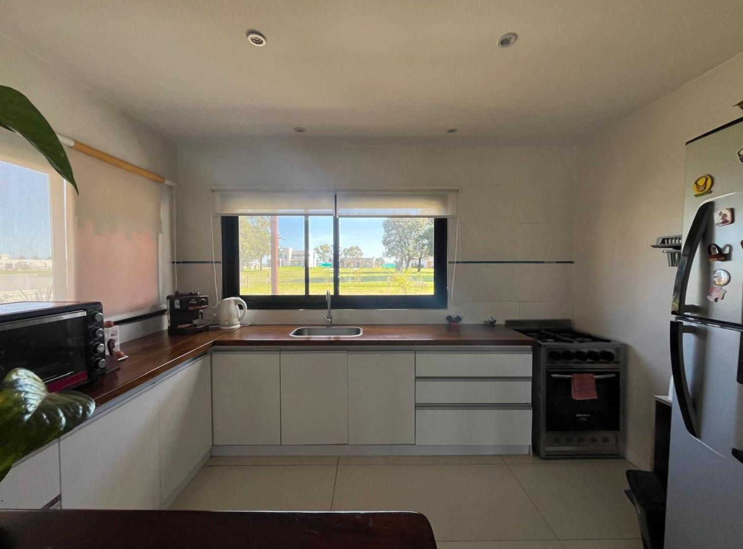 Foto de CASA VENTA AREA 60 LA VICTORIA PERMUTA/FINANCIA, imagen 1