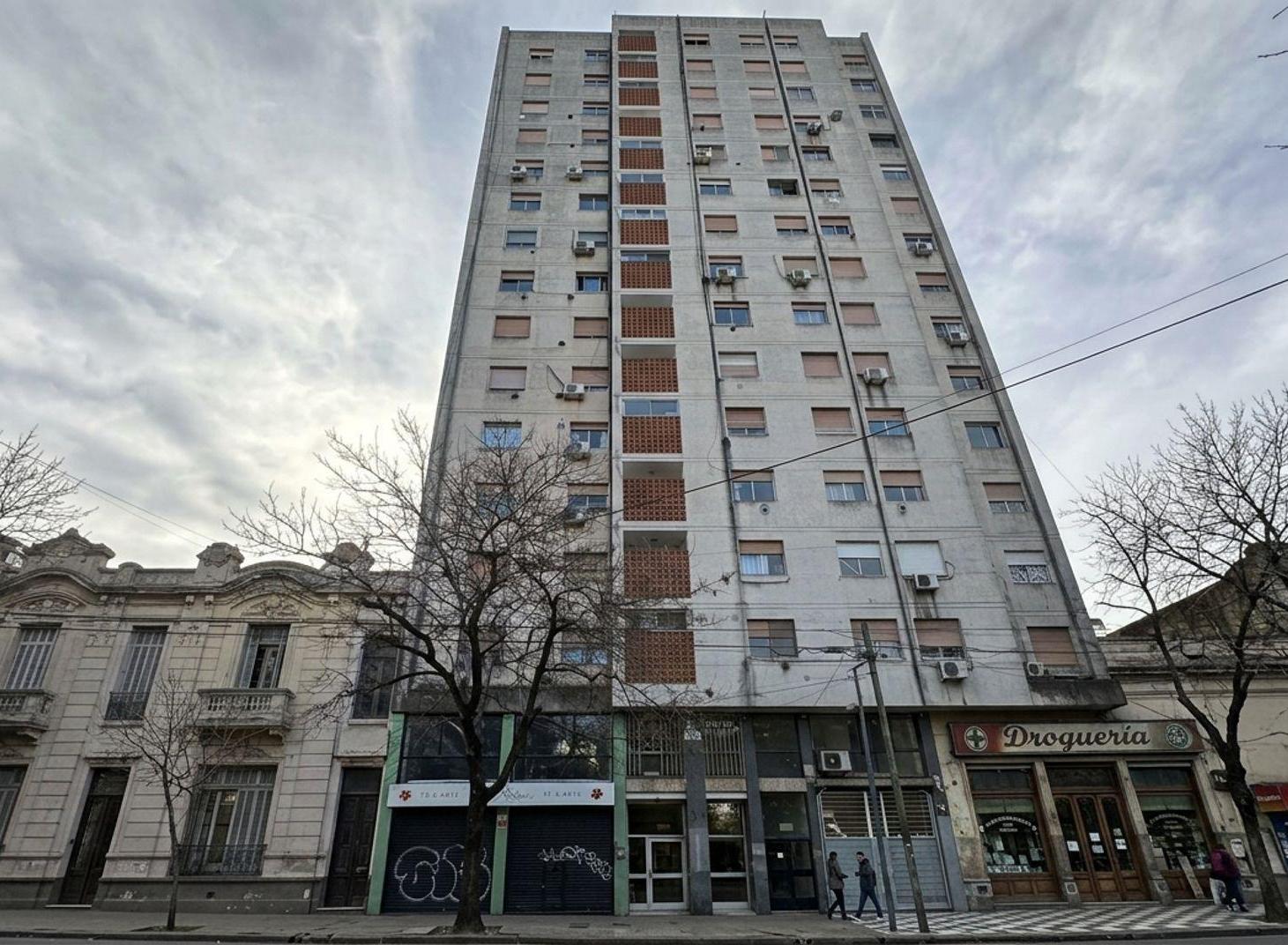 Foto de DEPARTAMENTO EN VENTA LA PLATA 7 AMBIENTES, imagen 1