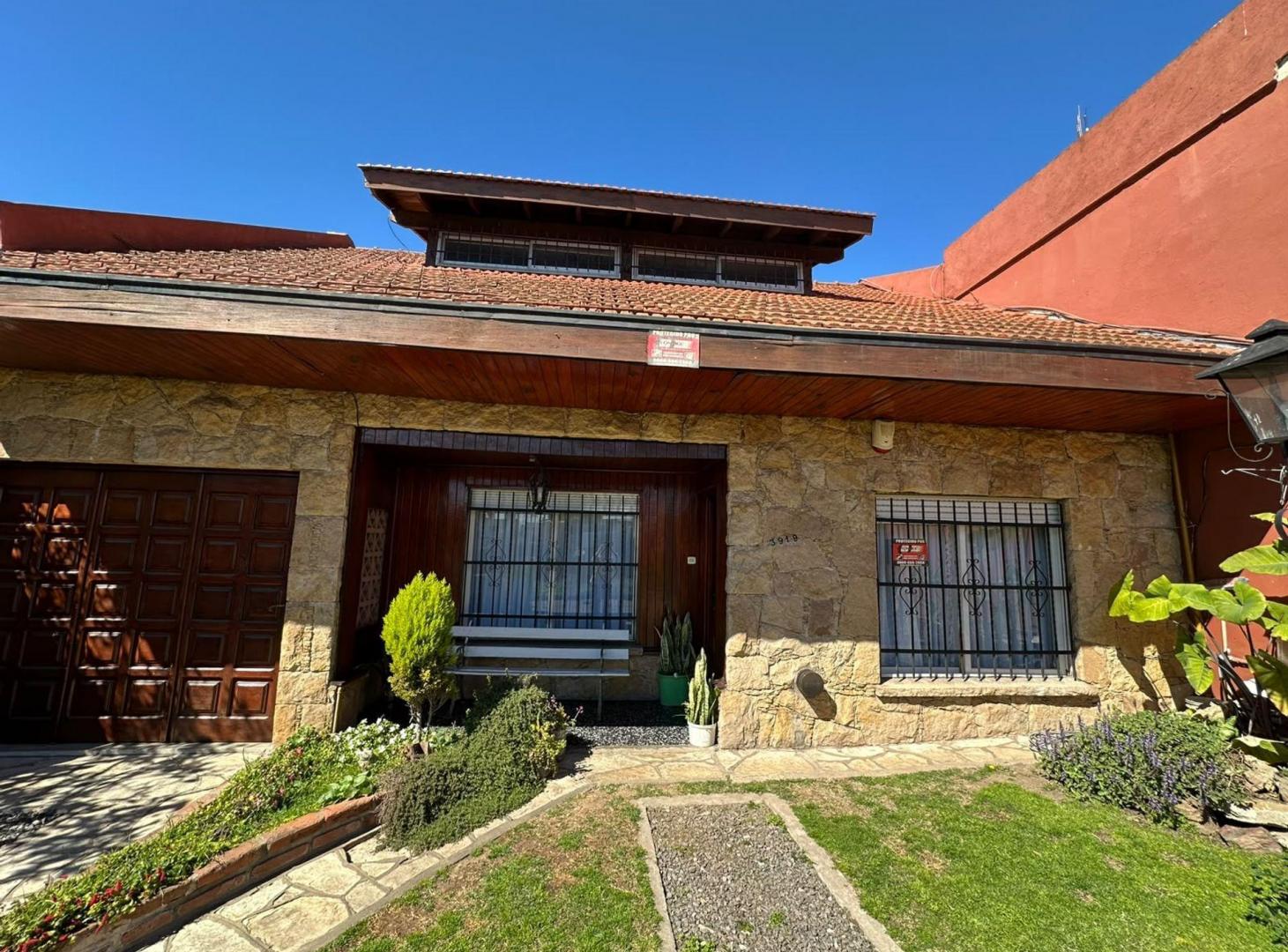 Foto de CASA EN VENTA LOMAS DE ZAMORA 4 AMBIENTES PARQUE, imagen 1