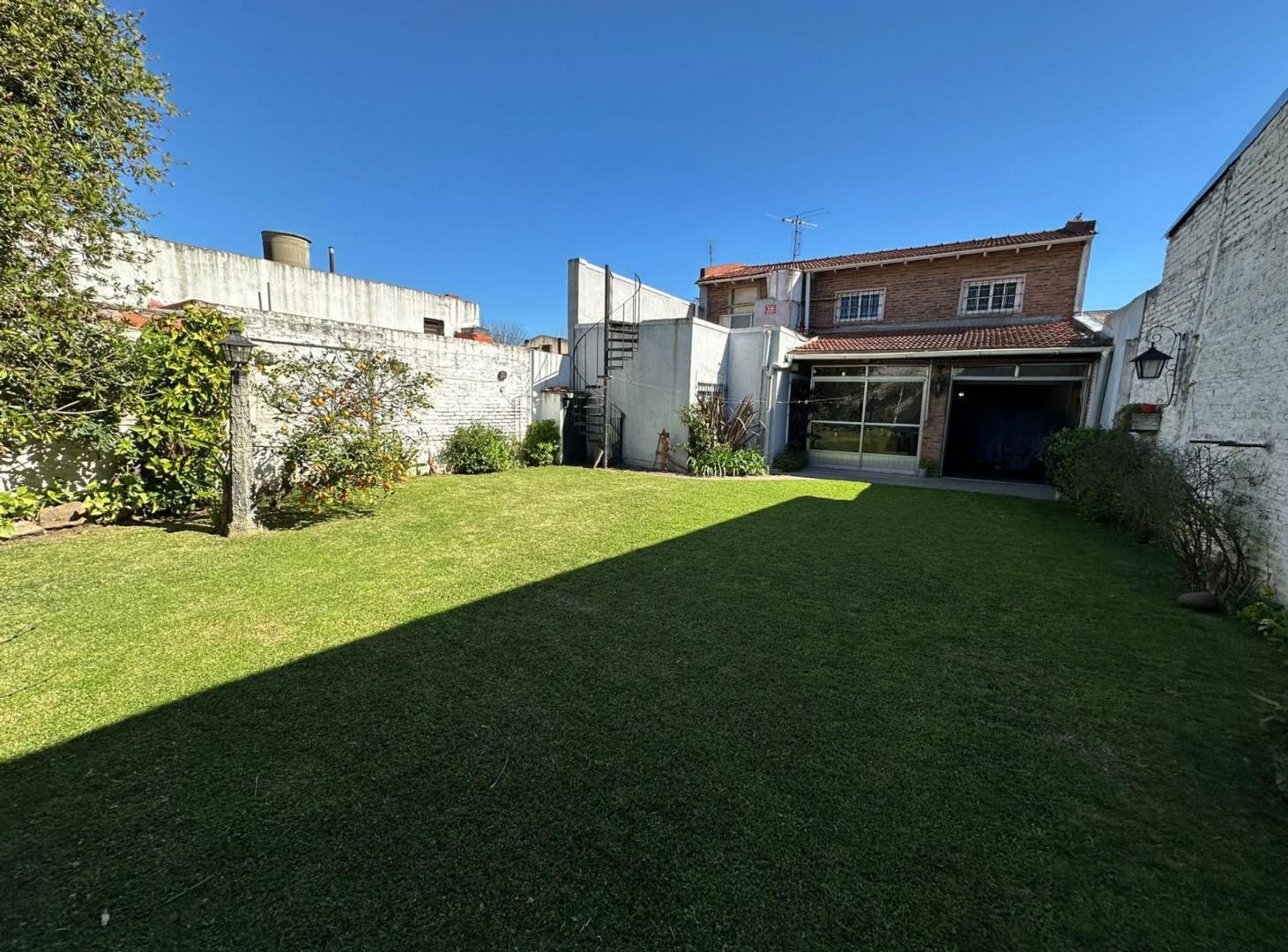 Foto de CASA EN VENTA LOMAS DE ZAMORA 4 AMBIENTES PARQUE, imagen 4