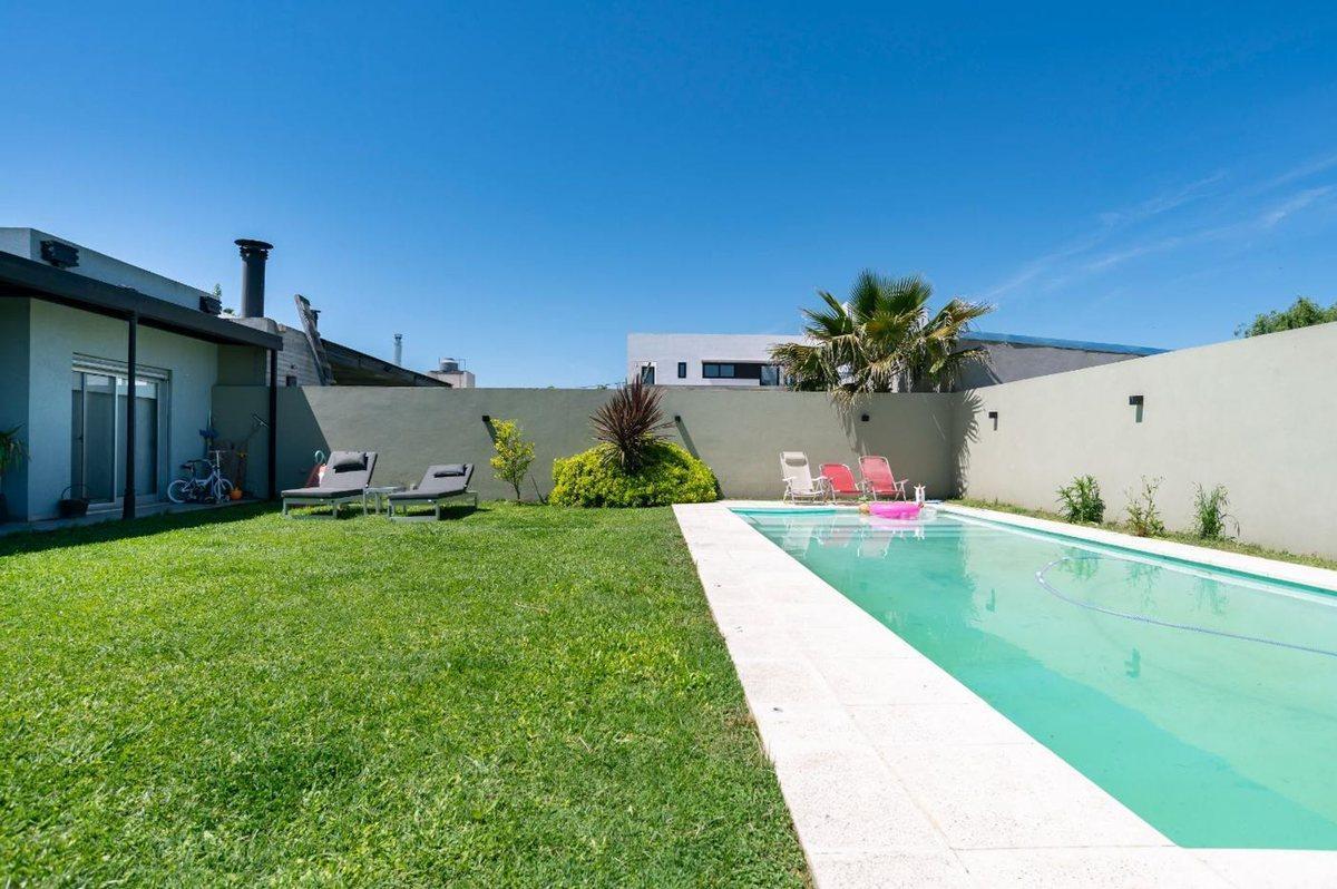 Foto de CASA EN VENTA CITY BELL 3 DORMITORIO PARQUE PILETA, imagen 1