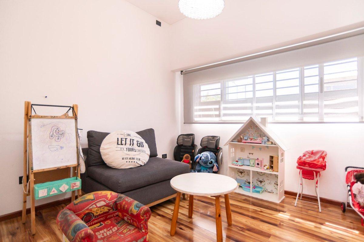 Foto de CASA EN VENTA CITY BELL 3 DORMITORIO PARQUE PILETA, imagen 4