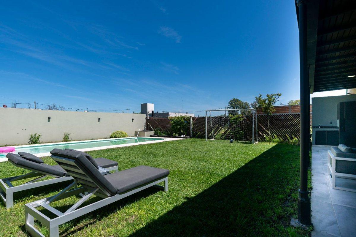 Foto de CASA EN VENTA CITY BELL 3 DORMITORIO PARQUE PILETA, imagen 3