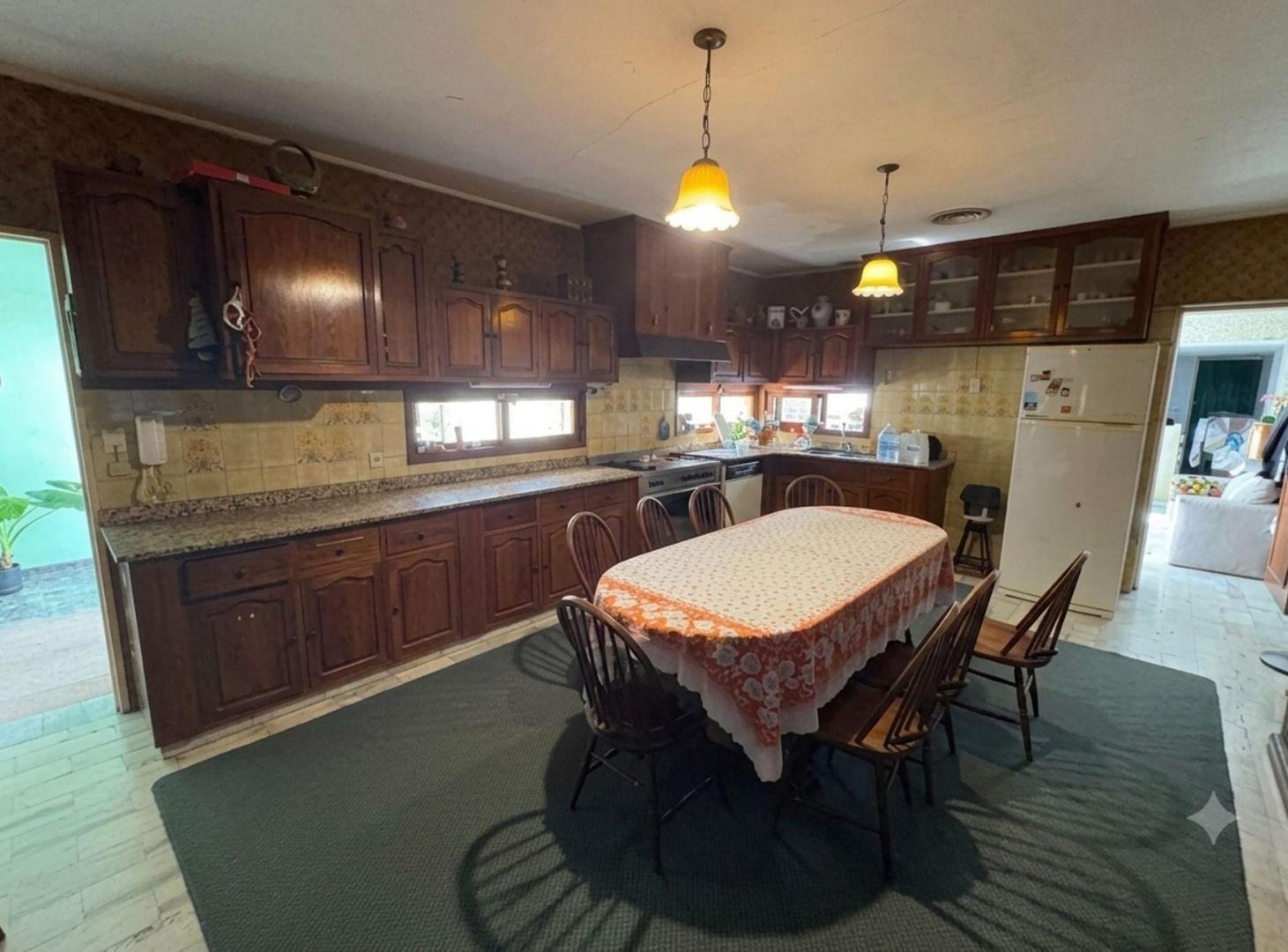 Foto de CASA CON GALPON EN VENTA LA PLATA - APTO BANCO, imagen 2