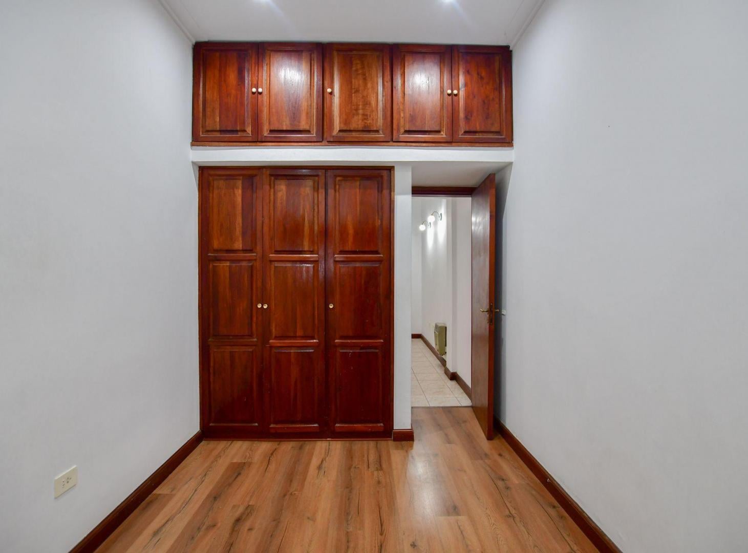 Foto de CASA EN VENTA LA PLATA 3 DORMITORIOS ESCRITORIO, imagen 2