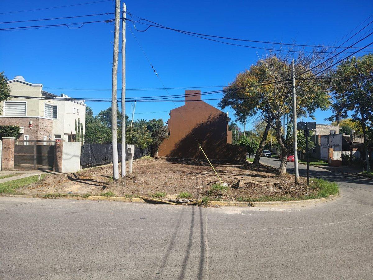 Foto de LOTE EN VENTA EN GONNET LA PLATA SOBRE AVENIDA, imagen 4
