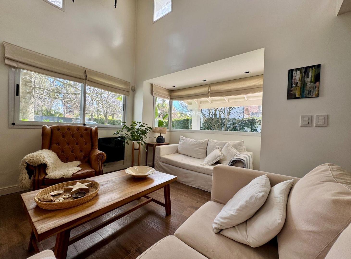 Foto de CASA EN VENTA GONNET 3 DORMITORIOS ENTRE CAMINOS, imagen 2