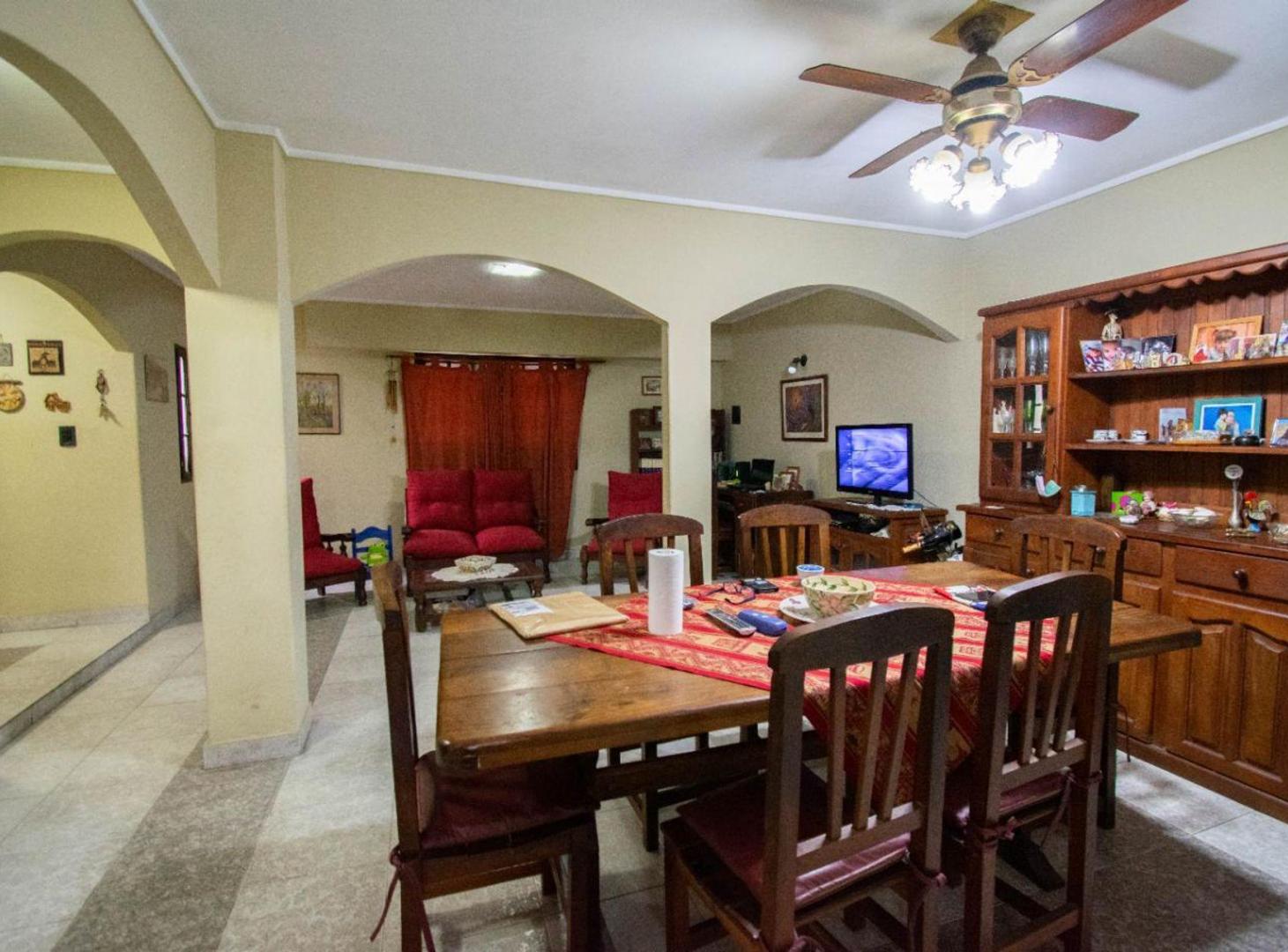 Foto de CASA VENTA LA PLATA 2 DORMITORIOS QUINCHO PILETA, imagen 1