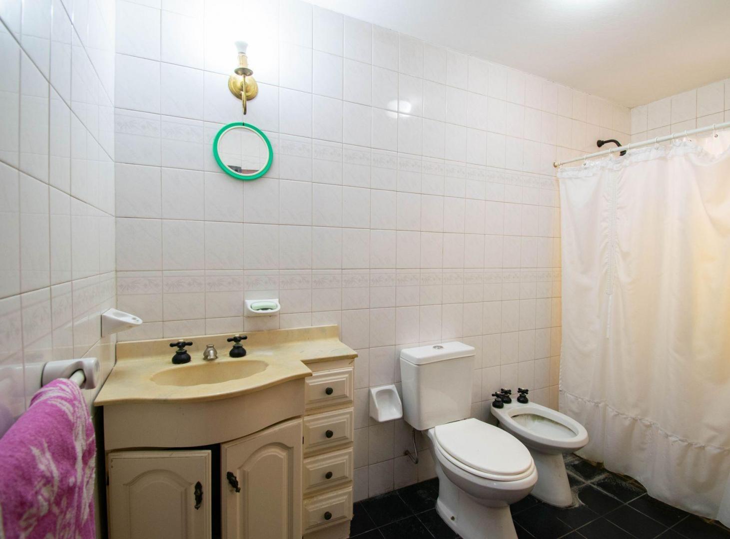 Foto de CASA VENTA LA PLATA 2 DORMITORIOS QUINCHO PILETA, imagen 3