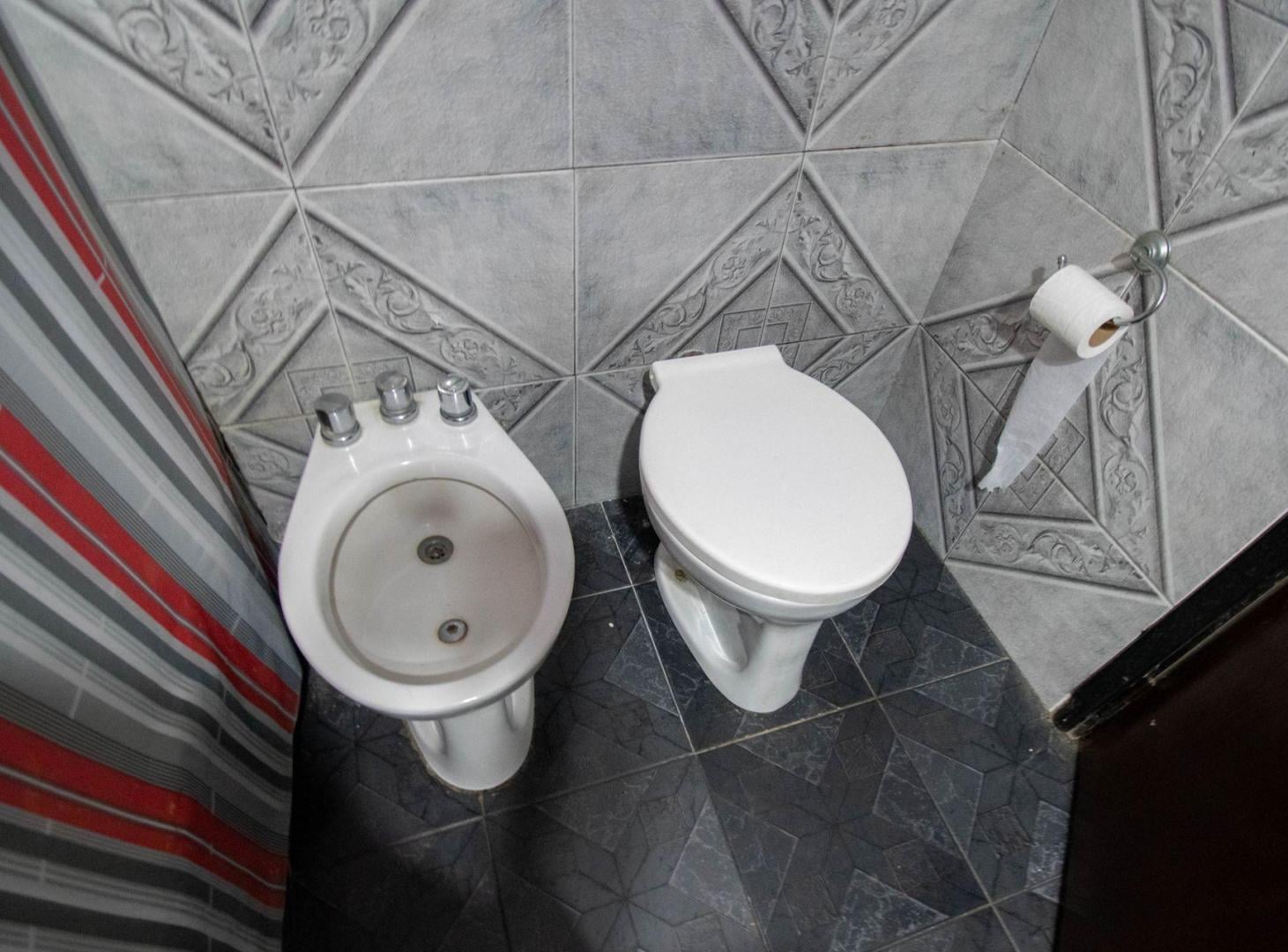 Foto de CASA VENTA LA PLATA 2 DORMITORIOS QUINCHO PILETA, imagen 5