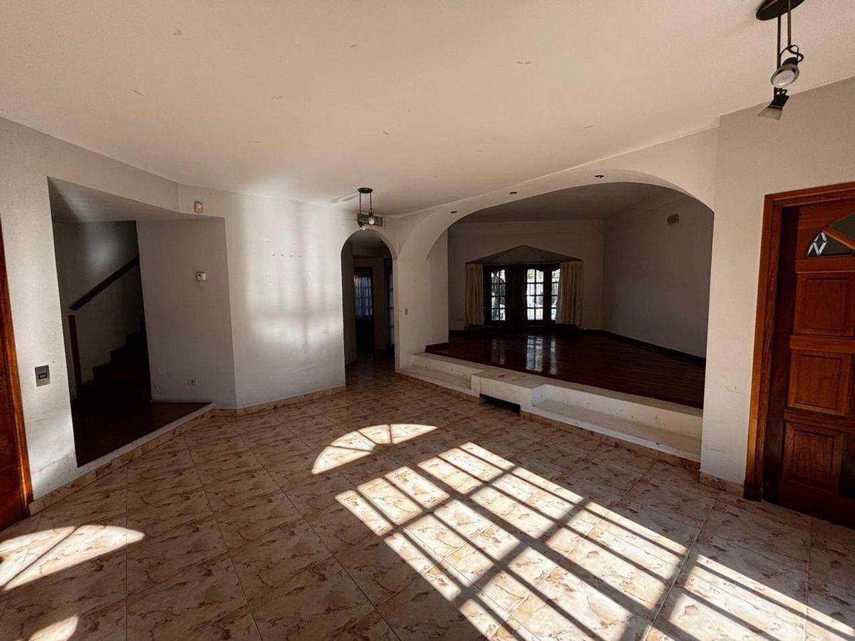 Foto de CASA EN VENTA GONNET 4 DORMITORIOS GARAGE, imagen 2
