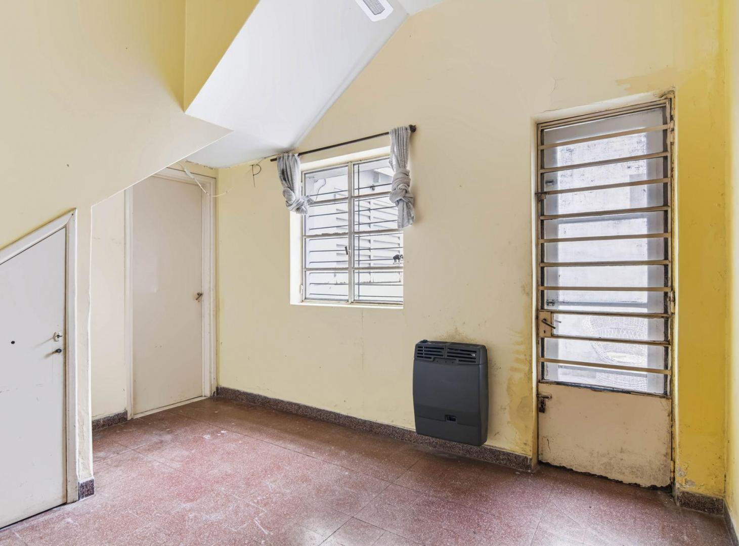 Foto de Casa en venta en La Plata a refaccionar, imagen 2