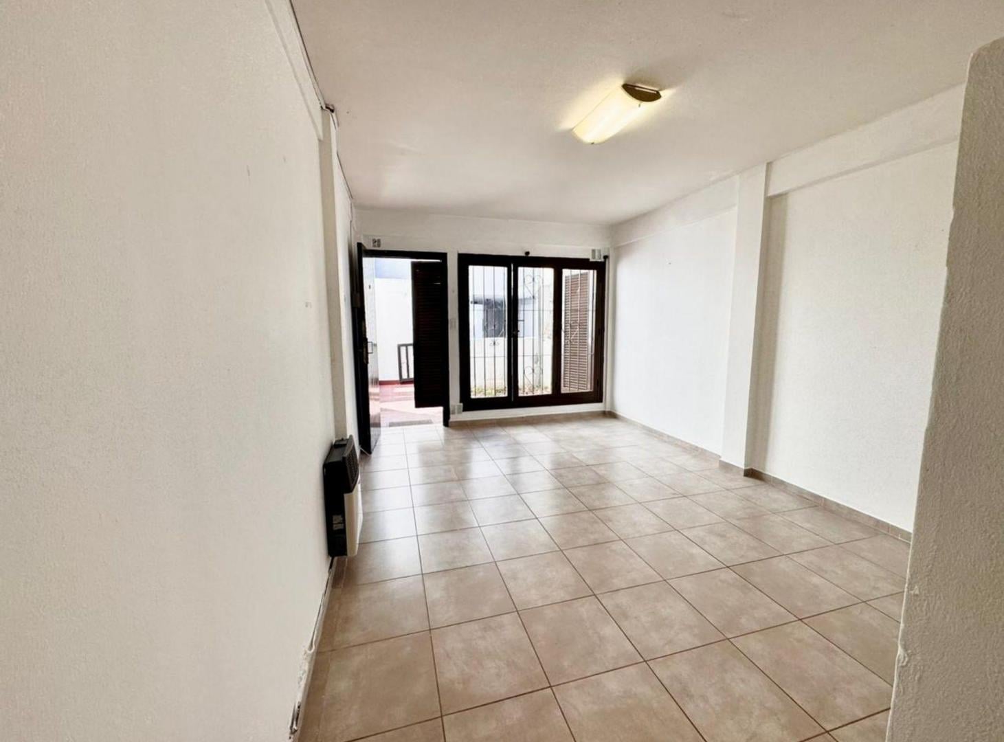 Foto de DEPARTAMENTO EN VENTA LA PLATA 2 DORMITORIOS PATIO, imagen 3
